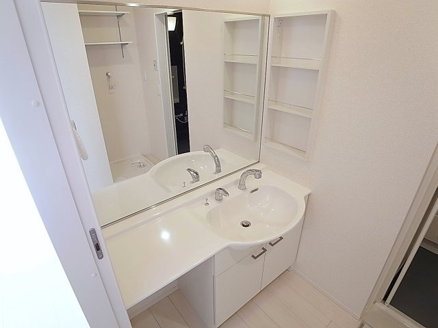 すずらんハイツの洗面所|ホテルのようなシャンプードレッサー