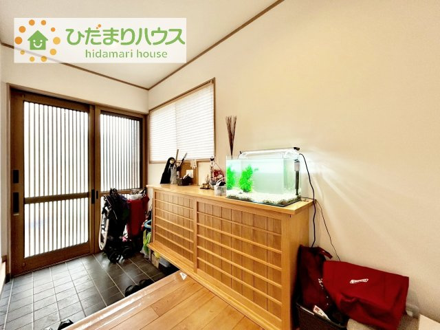 【玄関】 | つくば市みどりの中央　中古戸建 | 広々とした玄関は一歩踏み入れた瞬間から和を感じられます！