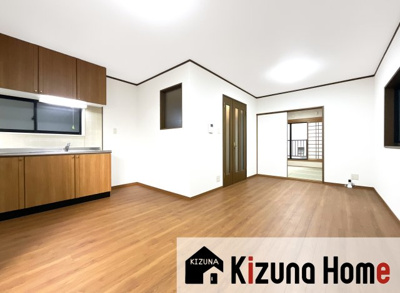 【居間・リビング】 | 枚方市野村元町　中古戸建 | 駐車2台可能！居室4部屋！ロフトあり！屋上あり！リフォーム済！内覧のご依頼はお気軽にどうぞ（＾◇＾）