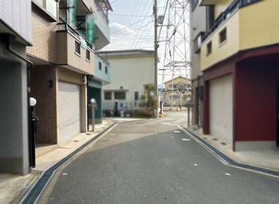 【前面道路含む現地写真】 | 枚方市野村元町　中古戸建 | 【前道約4.7ｍ】車通りの少ない閑静な住宅街です、ぜひ現地でご確認下さい！