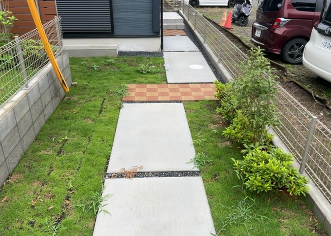 【庭】 | 庭があることでガーデニングや家庭菜園はもちろん、こどもの遊び場やペットを放して遊ぶことができます。また、家の周囲に余裕があるということです。隣地との間があれば、十分な日当たりと、風通しが確保できます。