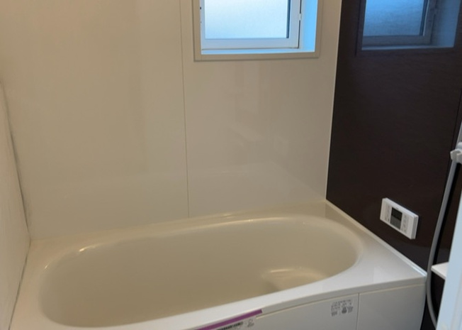 【浴室】 | 入浴時の快適さも大事なことですが、綺麗な状態を維持できなければ気持ちよく入浴できません。毎日の掃除が楽という点は大事なポイントになります！カビが生えにくく掃除がしやすい、壁や浴槽を選ぶといいでしょう。