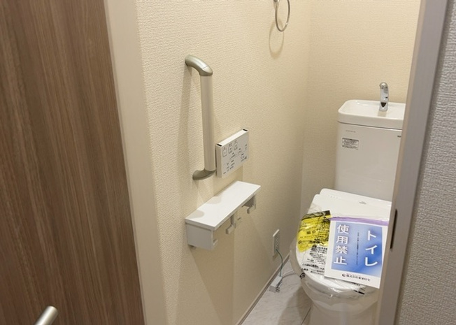 【トイレ】 | トイレは大きさや形、機能、抗菌性などが異なる多種多彩なタイプが各メーカーから出ています。それぞれに良さがあるため、事前にどういったタイプのトイレがいいのかをご家庭内で決めて、内見に行くといいでしょう。