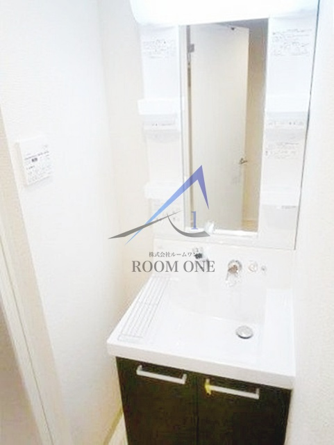 b’CASA Lazo Saiwaiの洗面所|独立洗面台です。