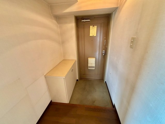 マジェスティコート東雲町の玄関