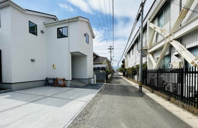 【前面道路含む現地写真】の画像