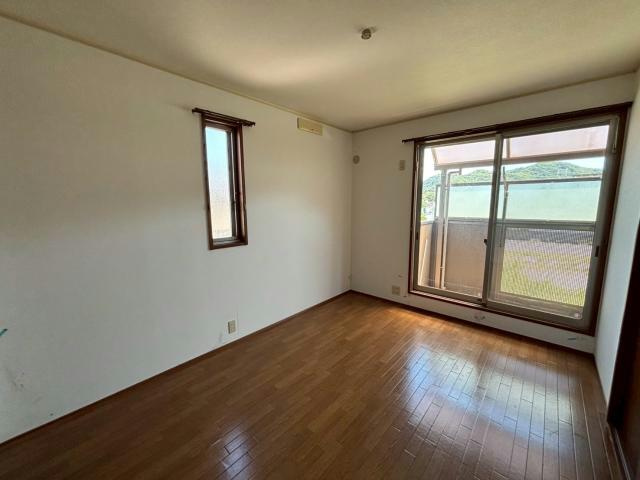 ハイム城山の洋室