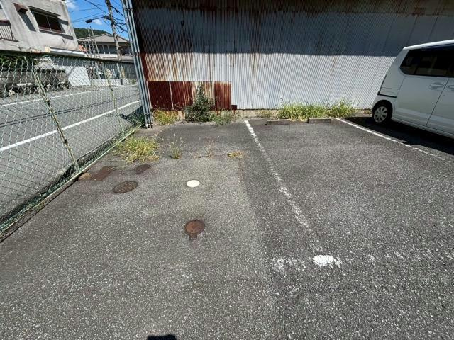 ハイム城山の駐車場