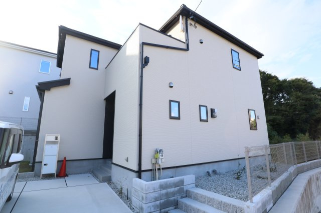 生駒市仲之町の一戸建ての外観