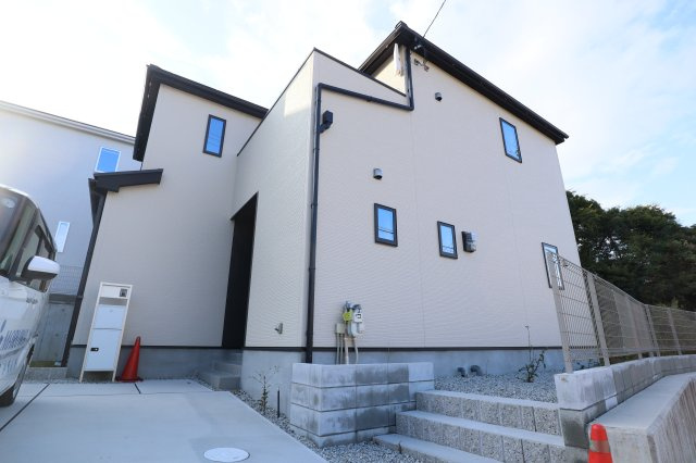 生駒市仲之町の一戸建ての外観