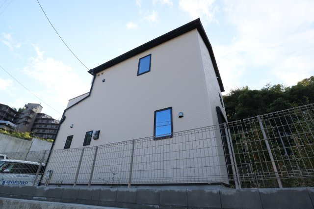 生駒市仲之町の一戸建ての外観