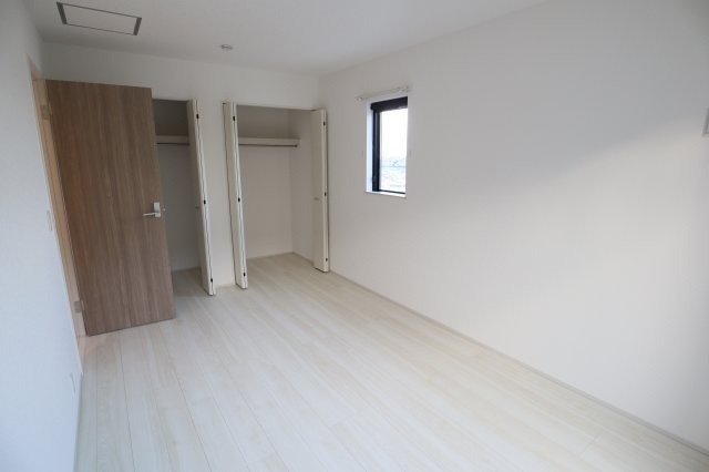 生駒市仲之町の一戸建ての居間・リビング