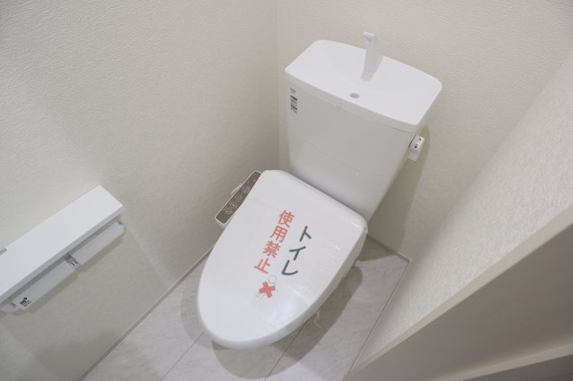 生駒市仲之町の一戸建てのトイレ