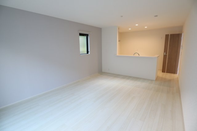 生駒市仲之町の一戸建ての居間・リビング