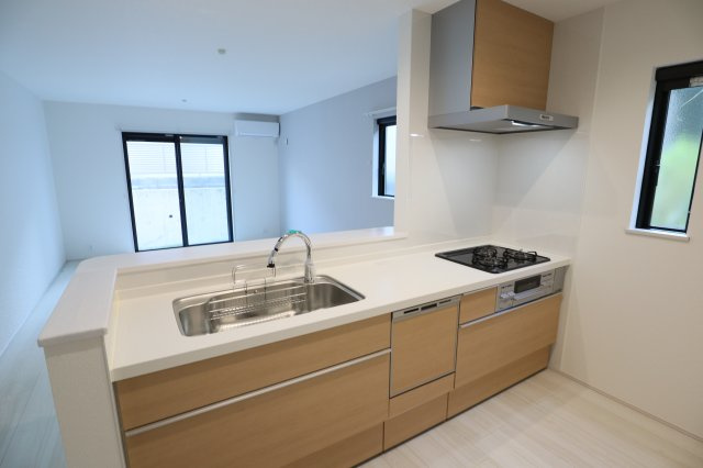 生駒市仲之町の一戸建てのキッチン