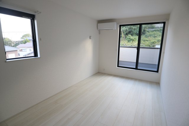 生駒市仲之町の一戸建ての洋室