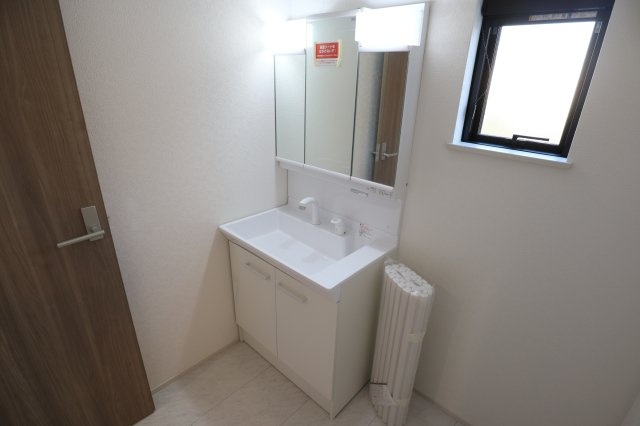 生駒市仲之町の一戸建ての洗面所