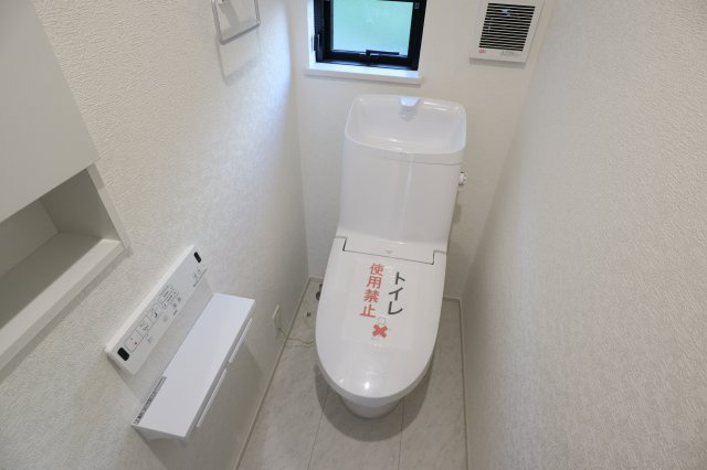 生駒市仲之町の一戸建てのトイレ