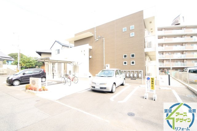 アルカンシェルの駐車場