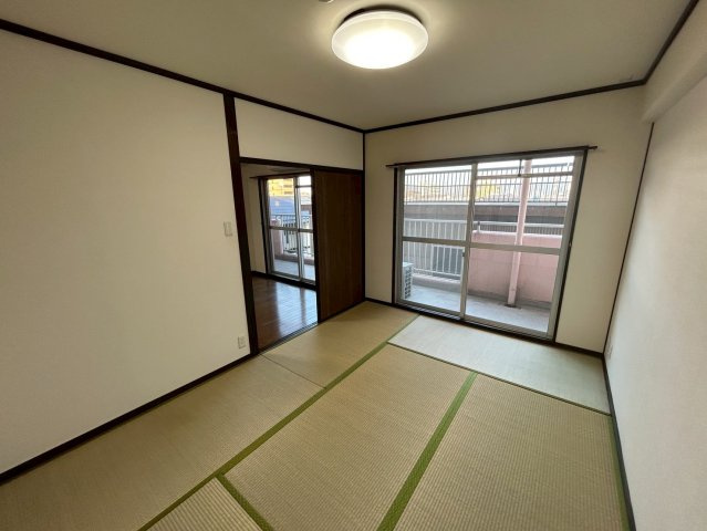 アーバンコート西条の和室