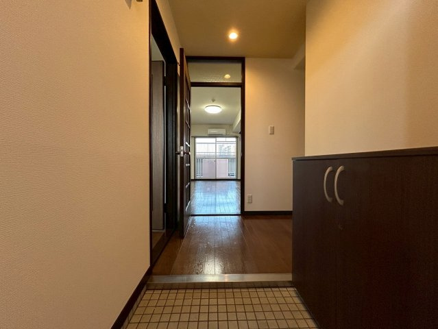 アーバンコート西条の玄関