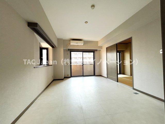 ライオンズマンション西船橋第３の居間・リビング|南側に掃きだし窓があるリビングです。陽当たり重視でお探しのお客様にもご満足頂けると思います。