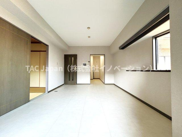 ライオンズマンション西船橋第３の居間・リビング|家族みんなが爽やかに健やかに過ごせるように、溢れる光をたっぷり取り込んだリビングダイニング。集いの場、憩いの場としての快適性を求めたやすらぎの空間です