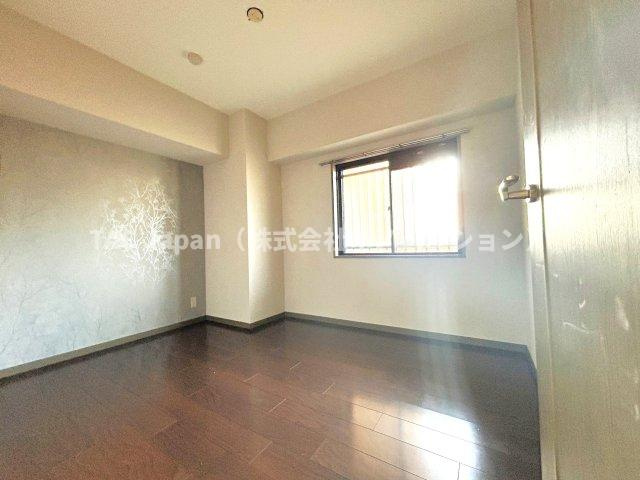 ライオンズマンション西船橋第３の洋室|穏やかな風と陽光を導き、プライバシーに配慮された設計プランを採用し、居住性を一段と心地よいものにしています。明るく開放的な空間を演出しております。