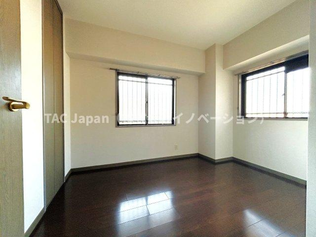 ライオンズマンション西船橋第３の洋室|窓から陽当たりが差し込みますので、日中は電気など必要ない明るさとなっております。