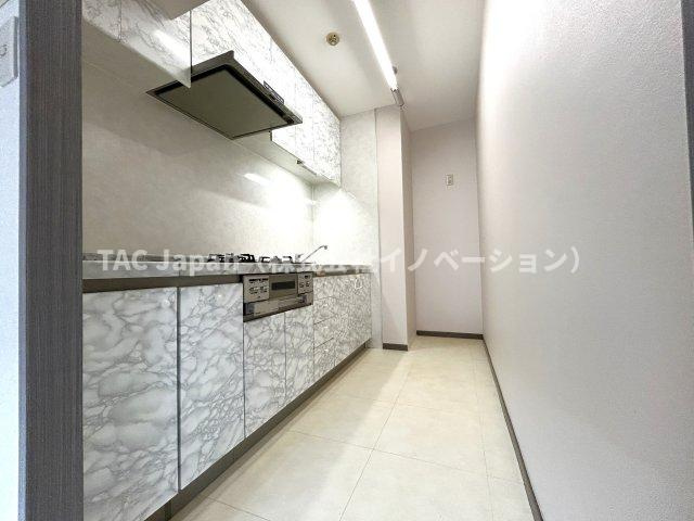 ライオンズマンション西船橋第３のキッチン|長い時間滞在するキッチンスペースだからこそ、食事の準備を楽しい時間に、忙しい時でもスムーズに無駄なく作業できる、お手入れも簡単にできるなど、毎日を楽しくするキッチンスペースに仕上げました。