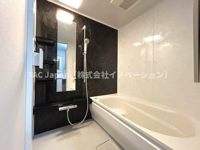 ライオンズマンション西船橋第３の浴室|掃除のしやすさ・収納の便利さなど、おふろを使う人、お手入れする人、みんなにとっての「しあわせ性能」を追求したバスルームを採用いたしました。