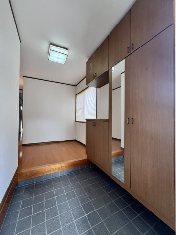 植柳元町戸建ての玄関