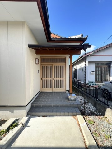 植柳元町戸建ての玄関