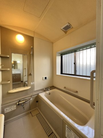 植柳元町戸建ての浴室