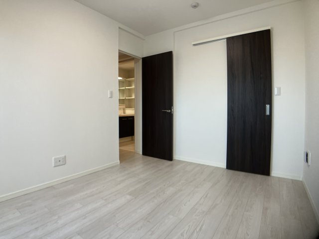 CLIVIA八幡の洋室