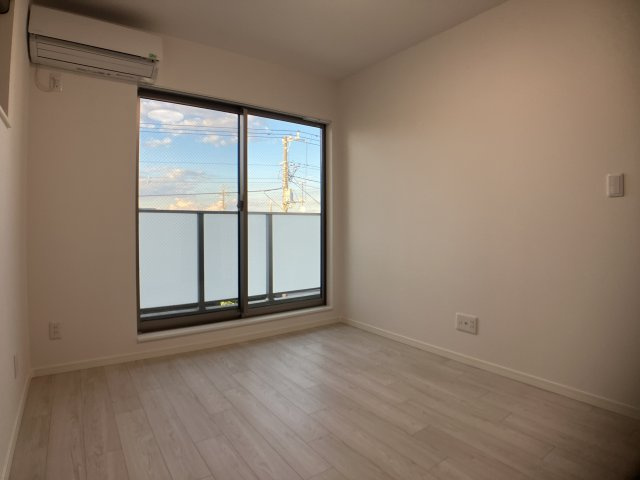 CLIVIA八幡の洋室