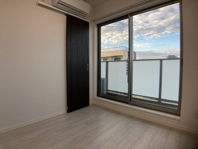 CLIVIA八幡の洋室