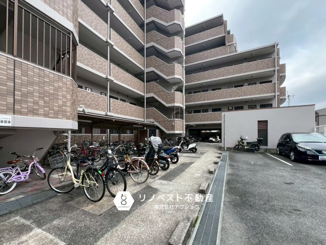 ライオンズマンション瓢箪山の駐輪場|【リノベスト不動産】土日祝も営業中！HPより来店予約も可能です◎
