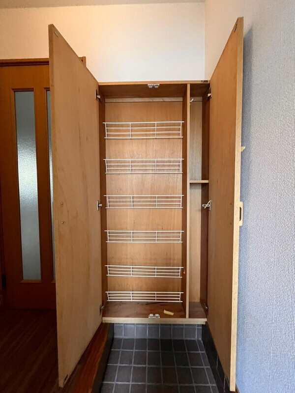 コートクレーセ南大橋の収納|【ペット可物件】大型シューズクロークも有り、これだけあれば安心！靴もたくさん収納できます♪