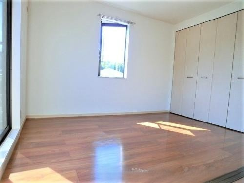 ツインコートの居間・リビング|☆オールフローリング陽当たり良好♪家で過ごす空間としてはおすすめです♪