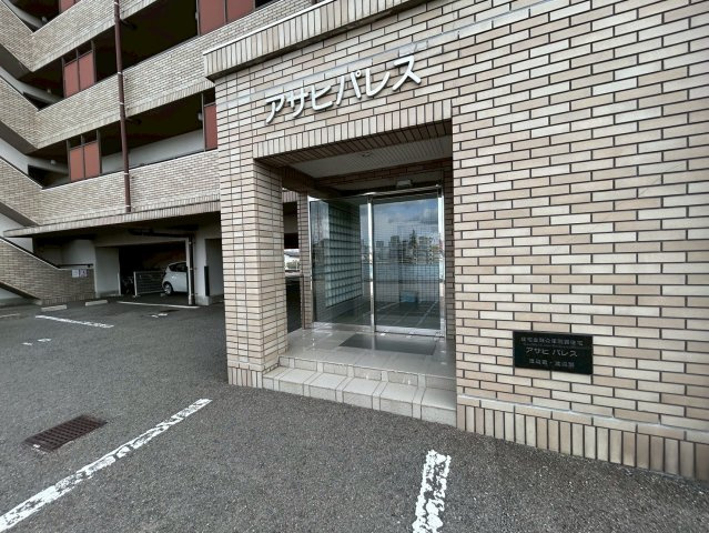 アサヒパレス港町のエントランス