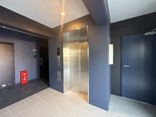 MISTRAL千代田町のエントランス