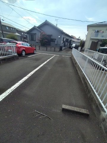 フレグランス三ツ相　B棟の駐車場