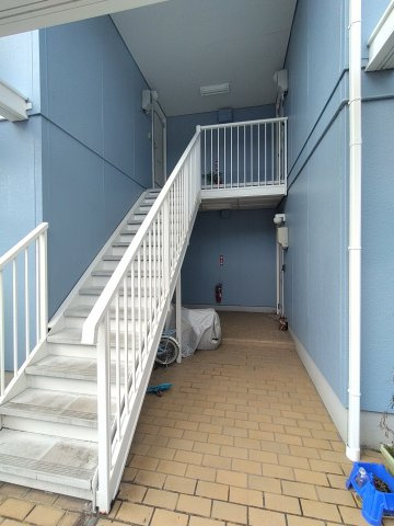 フレグランス三ツ相　B棟のバルコニー