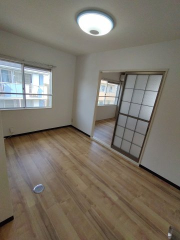 フレグランス三ツ相　B棟の居間・リビング