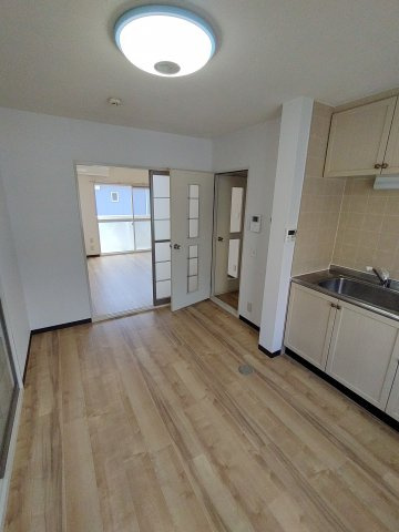 フレグランス三ツ相　B棟の居間・リビング