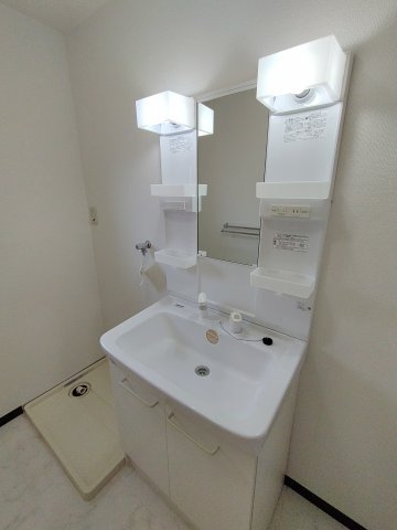 フレグランス三ツ相　B棟の独立洗面台