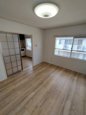 フレグランス三ツ相　B棟の内装