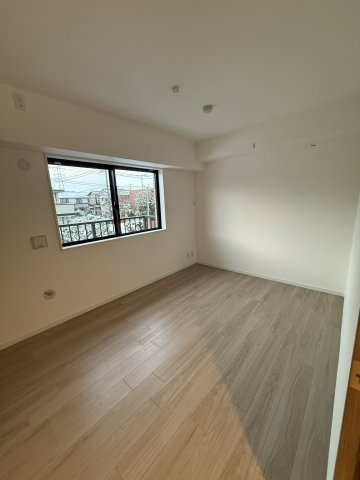 ライオンズマンション北烏山の洋室|使い勝手のいい洋室です