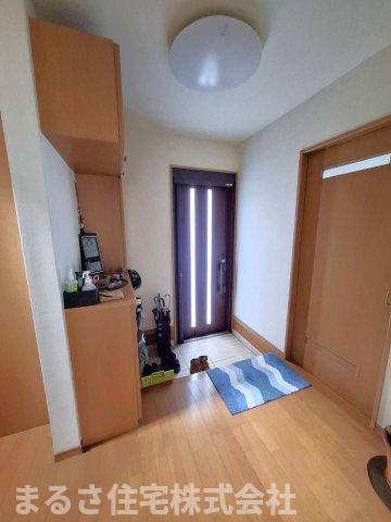 吉村町北中甲　中古戸建の玄関
